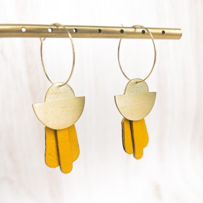 Créoles_luna_doré_plaqué_or_recyclé_cuir_chute_recyclé_jaune (2) Créoles LUNAI