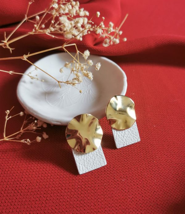 Boucles d'oreilles modulables en laiton doré à l'or fin et en cuir_Myosa_1 Boucles d'oreilles modulables en laiton doré à l'or fin et en cuir - Myosa