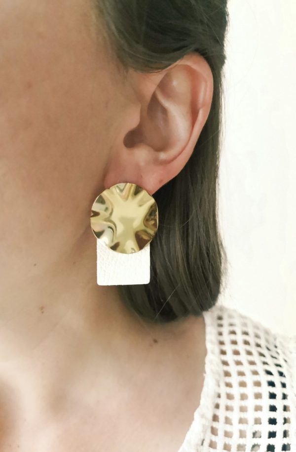 Boucles d'oreilles modulables en laiton doré à l'or fin et en cuir_Myosa_18 Boucles d'oreilles modulables en laiton doré à l'or fin et en cuir - Myosa