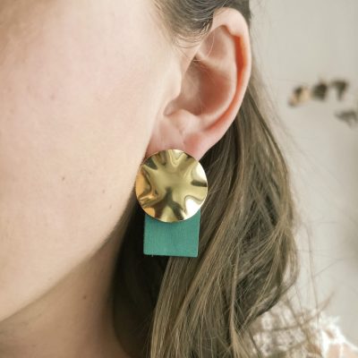 Boucles d'oreilles modulables en laiton doré à l'or fin et en cuir_Myosa_2 Boucles d'oreilles modulables en laiton doré à l'or fin et en cuir - Myosa