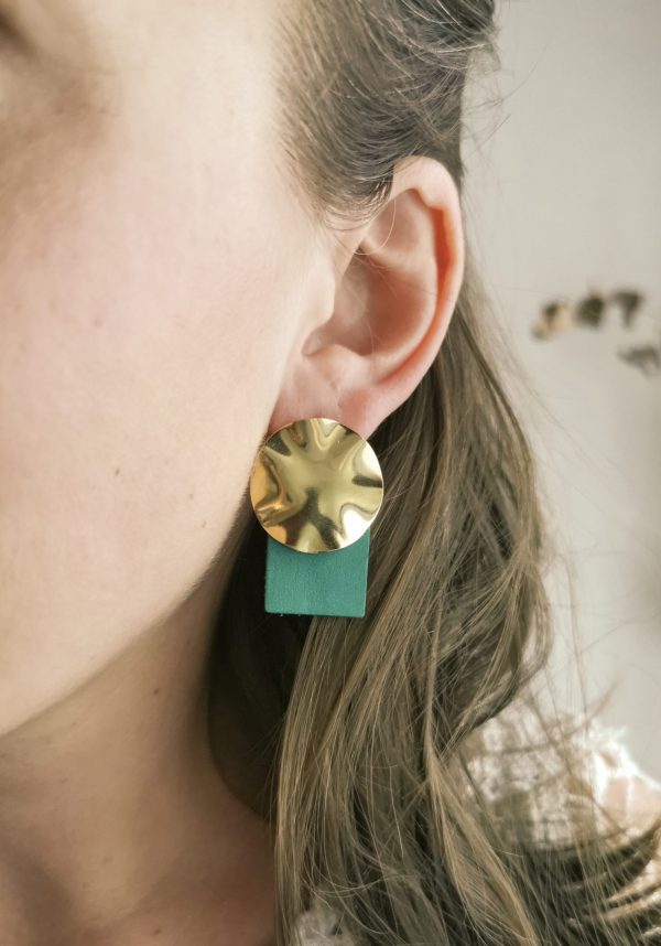 Boucles d'oreilles modulables en laiton doré à l'or fin et en cuir_Myosa_2 Boucles d'oreilles modulables en laiton doré à l'or fin et en cuir - Myosa