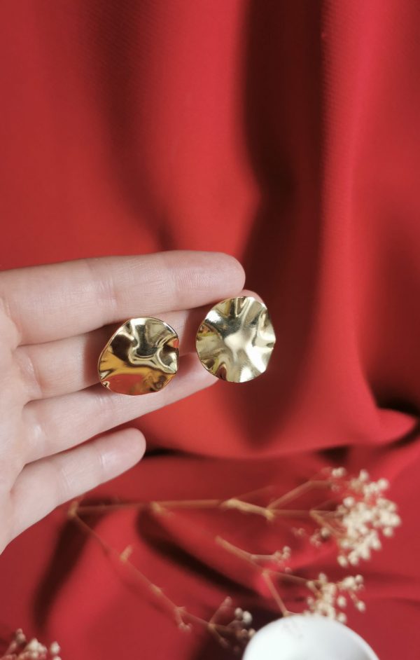 Boucles d'oreilles rondes dorées en laiton et or recyclé_Myosotis_2 Boucles d'oreilles rondes dorées en laiton et or recyclé - Myosotis