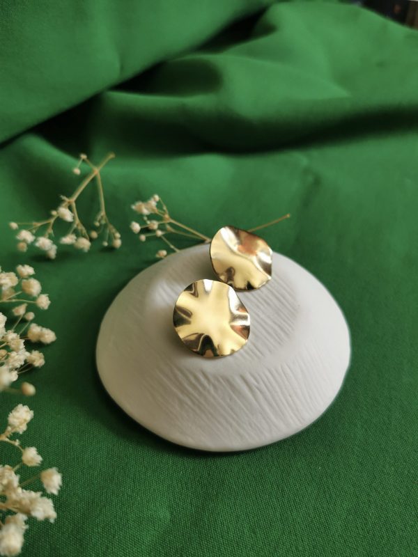 Boucles d'oreilles rondes dorées en laiton et or recyclé_Myosotis_6 Boucles d'oreilles rondes dorées en laiton et or recyclé - Myosotis