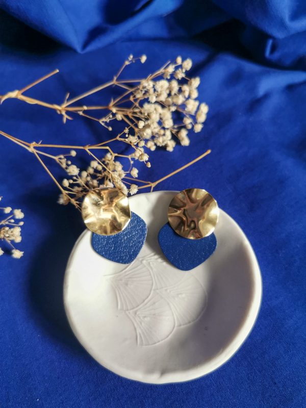 Boucles d'oreilles rondes, modulables_laiton doré à l'or fin et en cuir_Myosi_1 Boucles d'oreilles rondes, modulables en laiton doré à l'or fin et en cuir - Myosi