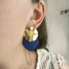 Boucles d'oreilles rondes, modulables_laiton doré à l'or fin et en cuir_Myosi_2 Boucles d'oreilles rondes, modulables en laiton doré à l'or fin et en cuir - Myosi