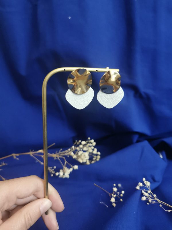 Boucles d'oreilles rondes, modulables_laiton doré à l'or fin et en cuir_Myosi_5 Boucles d'oreilles rondes, modulables en laiton doré à l'or fin et en cuir - Myosi